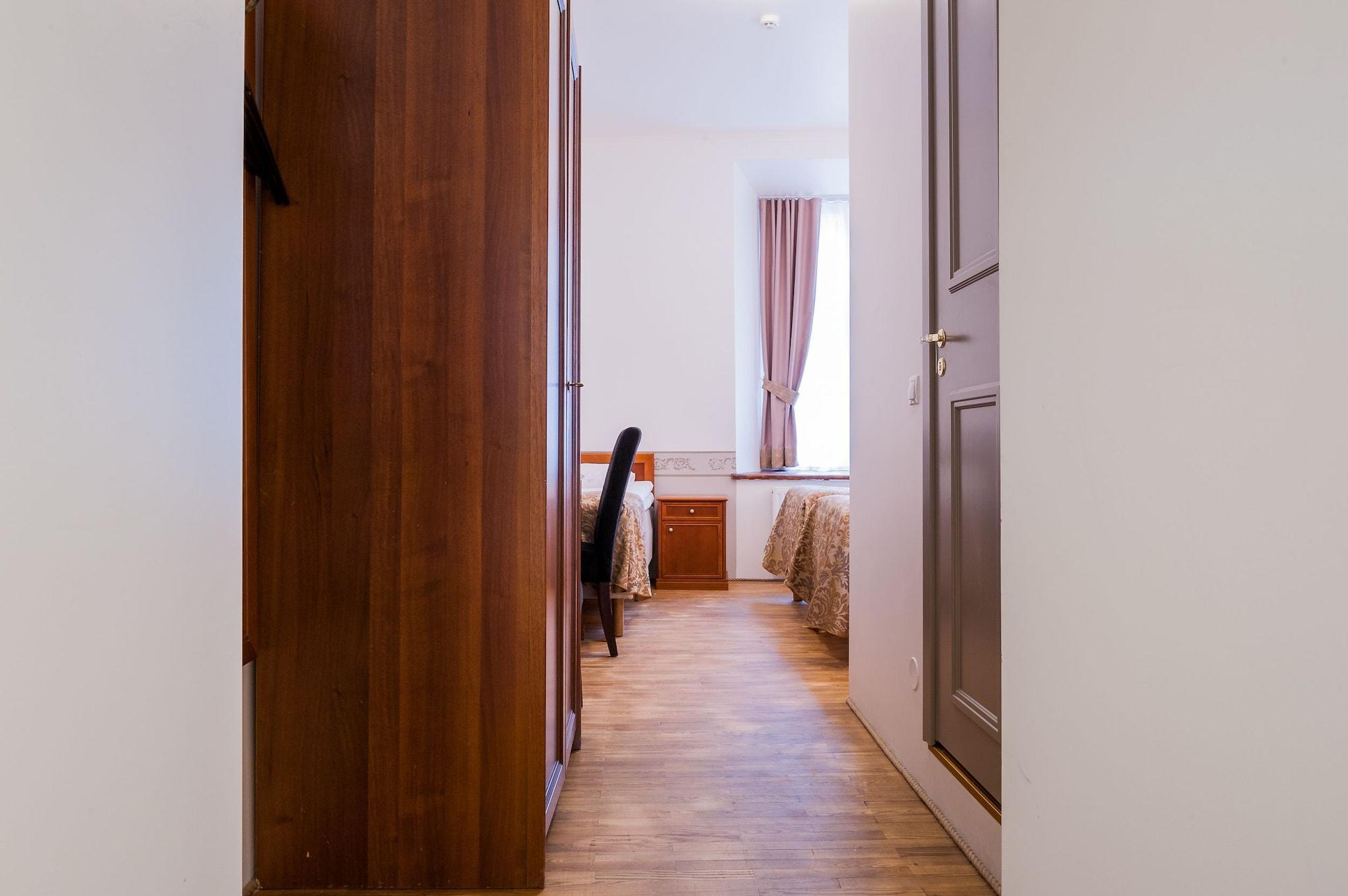 Three Crowns Residents Talin Exterior foto