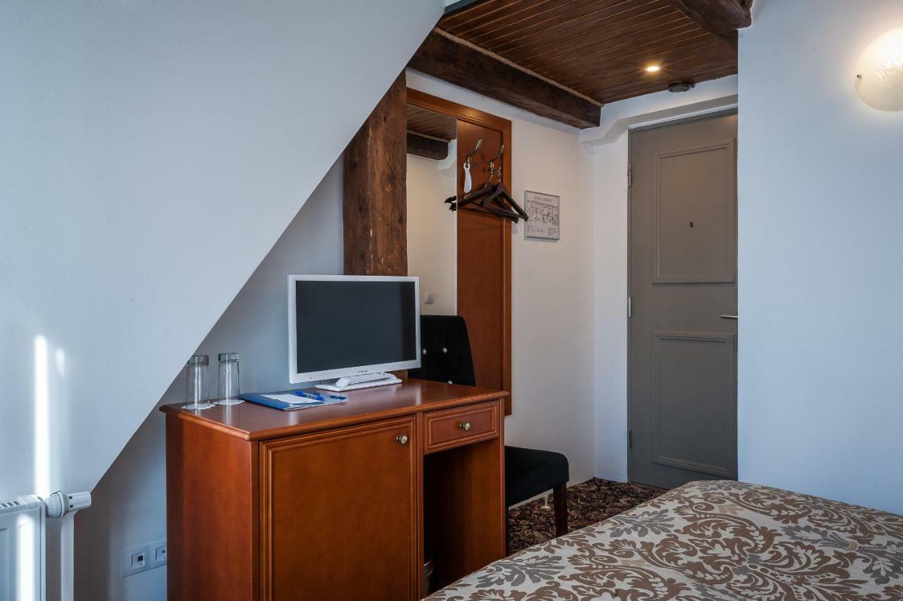 Three Crowns Residents Talin Exterior foto